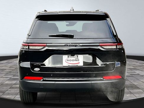 New 2025 Jeep Grand Cherokee Altitude image 4