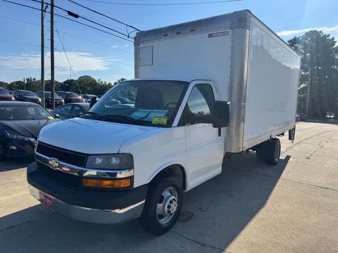 Used 2014 Chevrolet Express 3500 Extended image 2