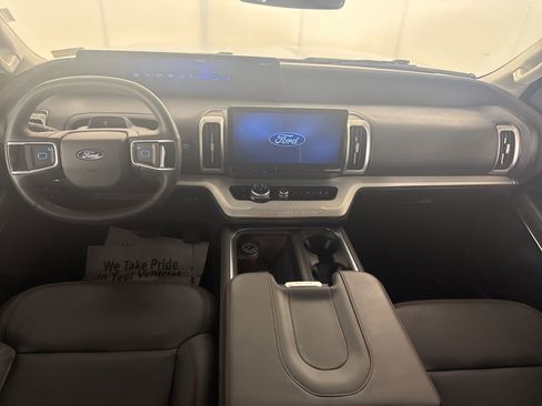 Used 2025 Ford Expedition Active AWD/4WD image 9