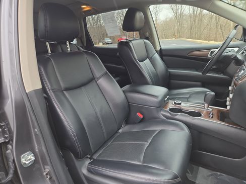 Used 2020 Nissan Pathfinder Platinum image 25