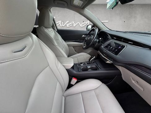 Used 2023 Cadillac XT4 Luxury w/ Cold Weather Package FWD image 30