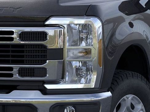 New 2026 Ford F250 XLT w/ FX4 Off-Road Package AWD/4WD image 18
