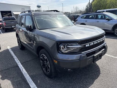 Used 2025 Ford Bronco Sport Outer Banks w/ Outer Banks Tech Package+ image 2