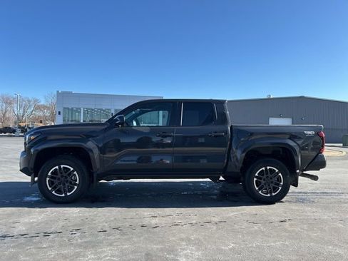 New 2025 Toyota Tacoma TRD Sport image 4