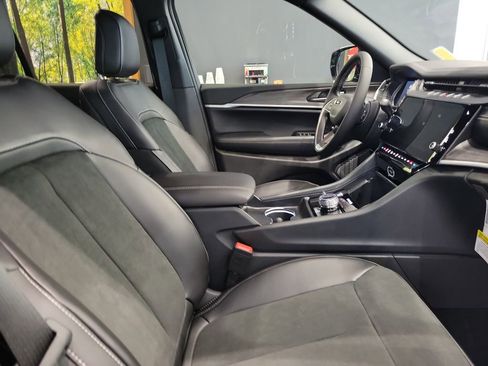 New 2026 Jeep Grand Cherokee Altitude AWD/4WD image 34