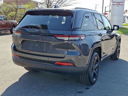 Used 2025 Jeep Grand Cherokee Altitude AWD/4WD image 4
