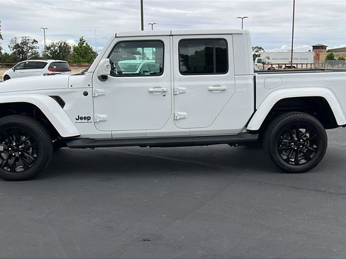 Used 2023 Jeep Gladiator Overland AWD/4WD image 6