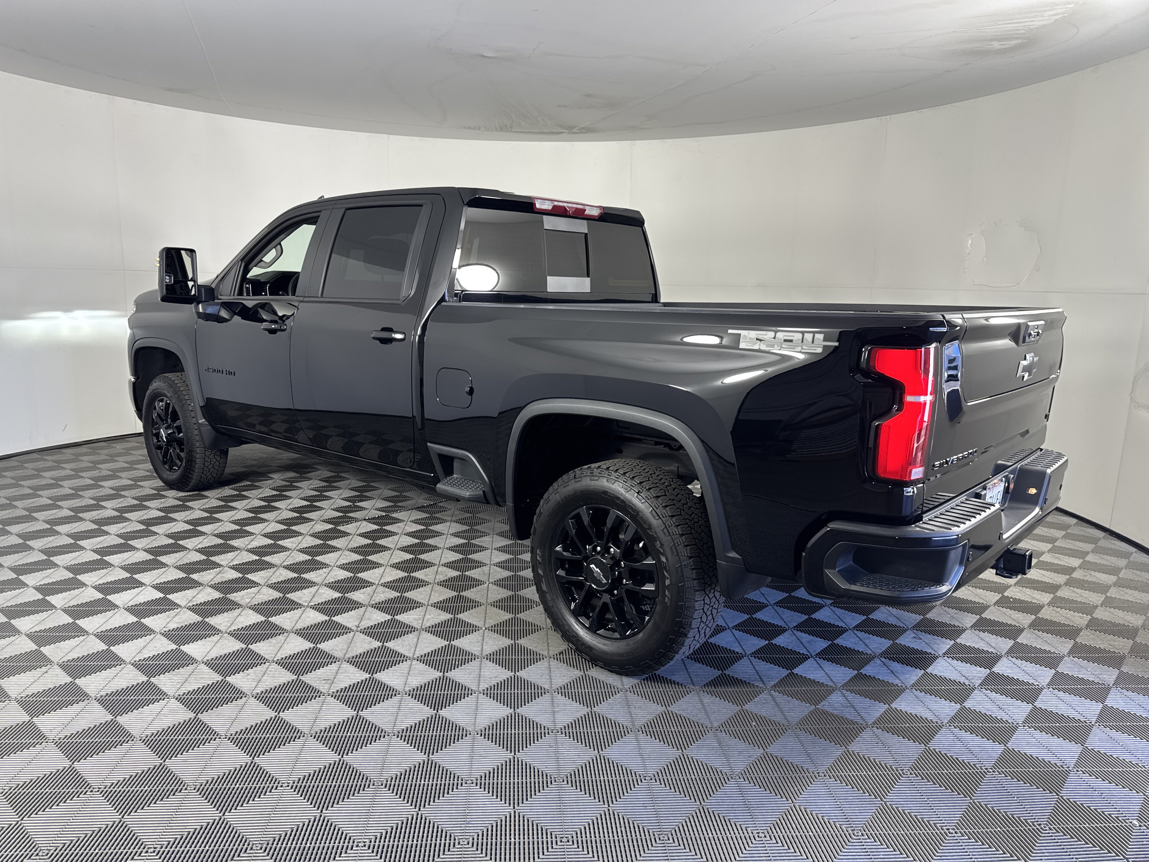Used 2025 Chevrolet Silverado 2500 LT w/ Trail Boss Package AWD/4WD image 9