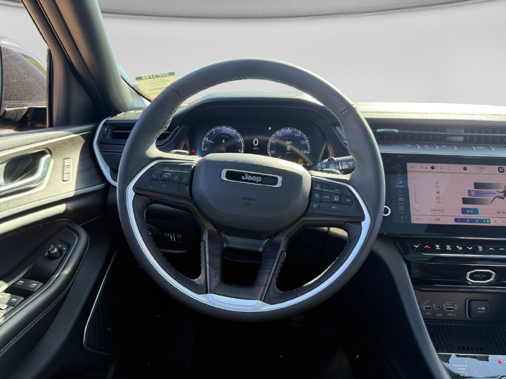 Used 2026 Jeep Grand Cherokee Limited AWD/4WD image 15