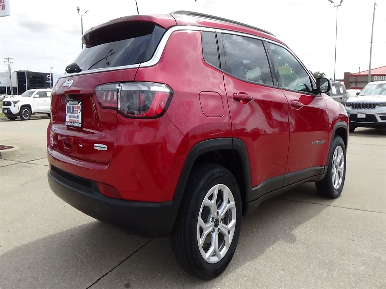 Certified 2025 Jeep Compass Latitude AWD/4WD image 6
