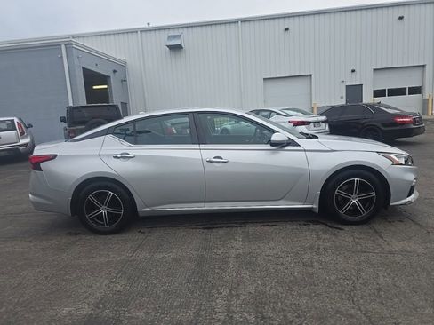 Used 2019 Nissan Altima 2.5 S FWD image 9