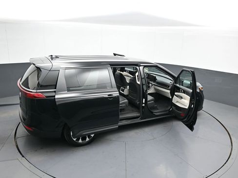 Used 2023 Kia Carnival EX image 46