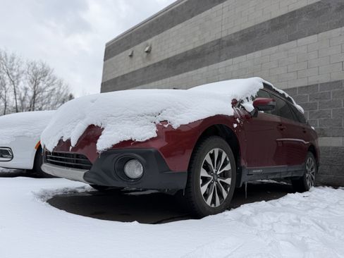 Used 2015 Subaru Outback 2.5i Limited image 1
