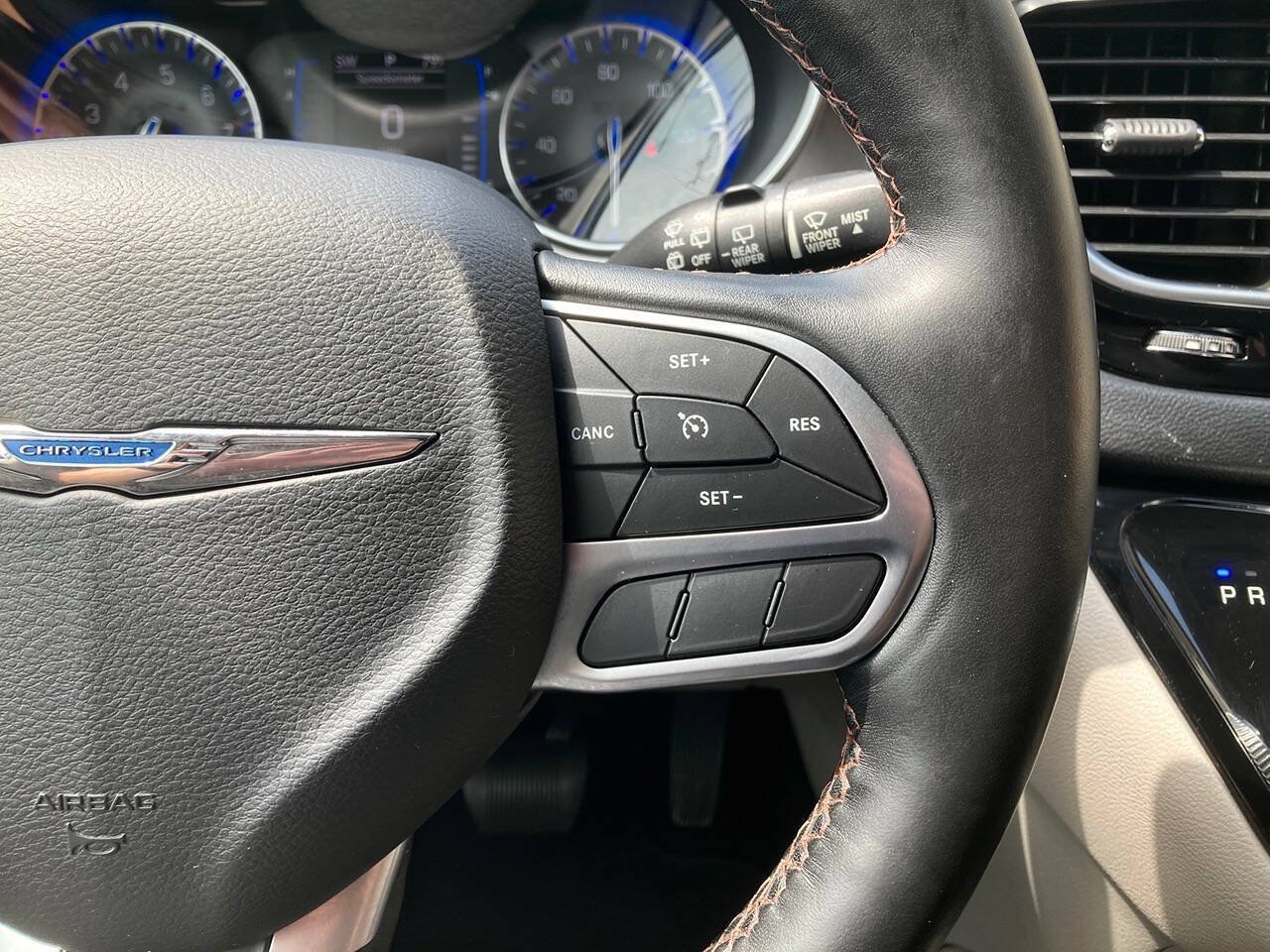Used 2020 Chrysler Pacifica Touring-L FWD image 21