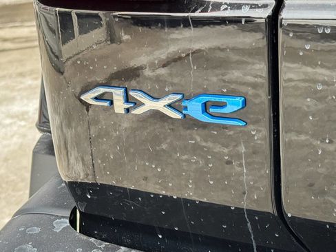 Used 2023 Jeep Wrangler Unlimited Sahara w/ Dual Top Group image 18