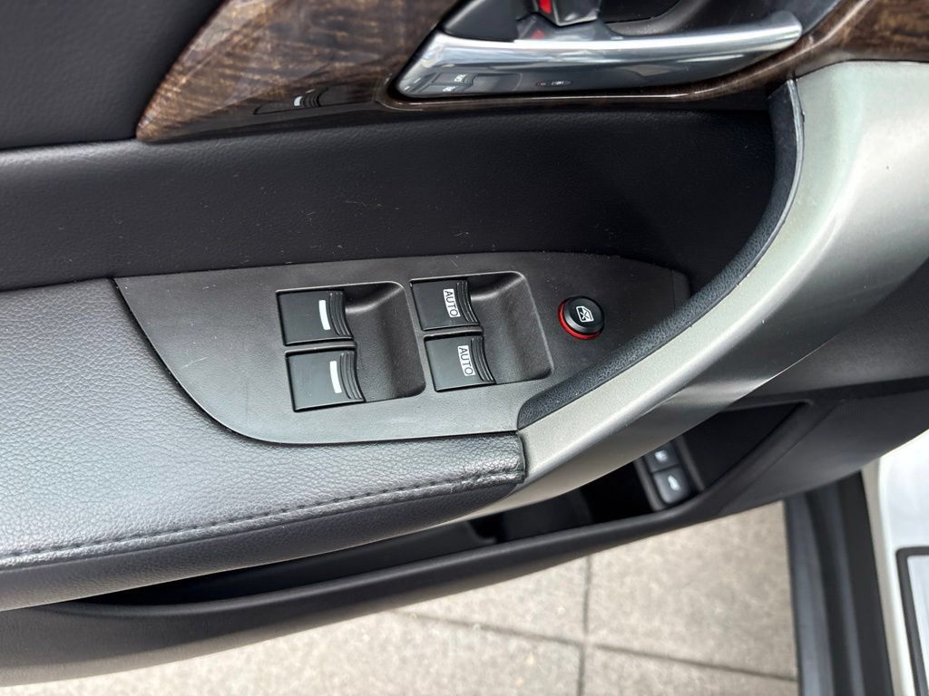 Used 2013 Acura MDX w/ Technology Package AWD/4WD image 14