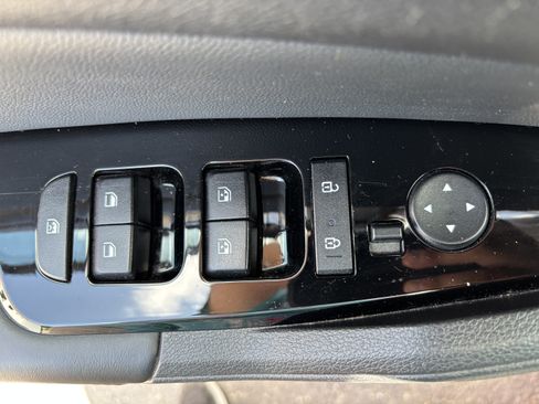 Used 2023 Kia Sportage EX AWD/4WD image 17