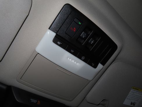 New 2026 Nissan Pathfinder SL image 25