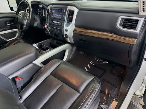 Used 2019 Nissan Titan SL w/ Chrome Package AWD/4WD image 29
