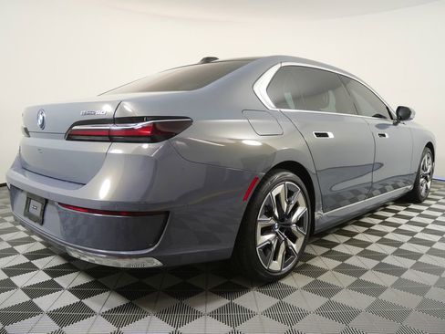 Used 2025 BMW i7 eDrive50 image 3
