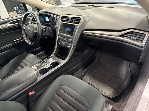 Used 2017 Ford Fusion SE w/ Fusion SE Technology Package FWD image 17