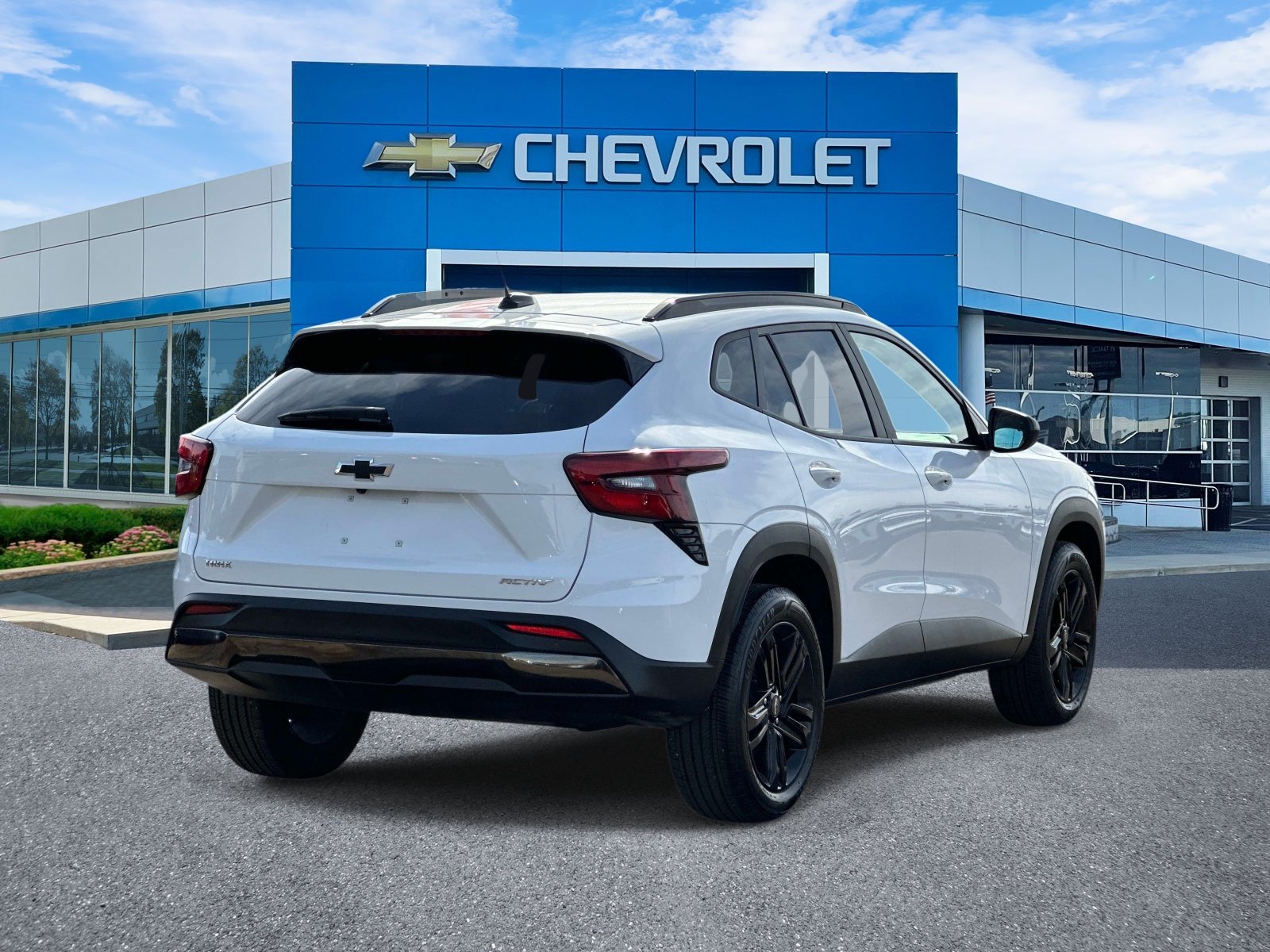 Used 2025 Chevrolet Trax ACTIV w/ Driver Confidence Package FWD image 3