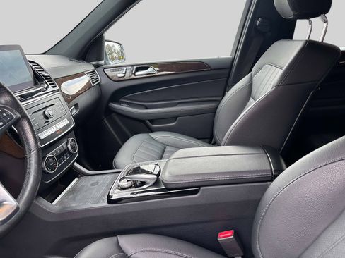 Used 2017 Mercedes-Benz GLS 450 4MATIC image 25