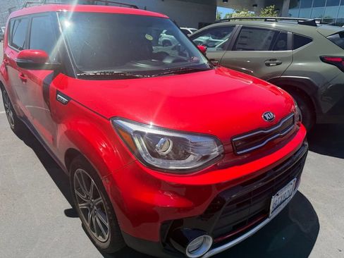 Used 2018 Kia Soul ! w/ Tech Package FWD image 3