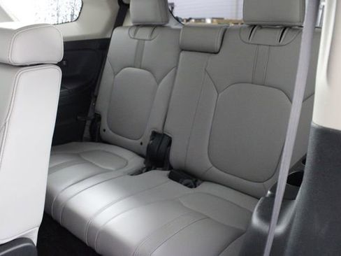 Used 2024 Honda Pilot EX-L image 13