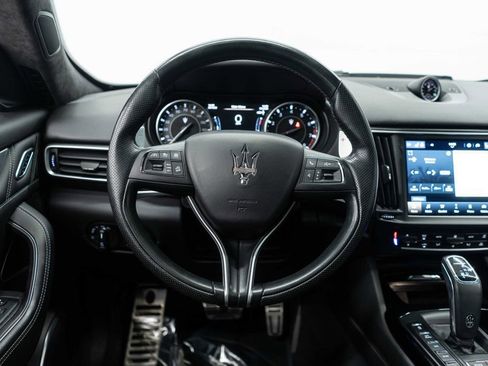 Used 2022 Maserati Levante Modena image 16