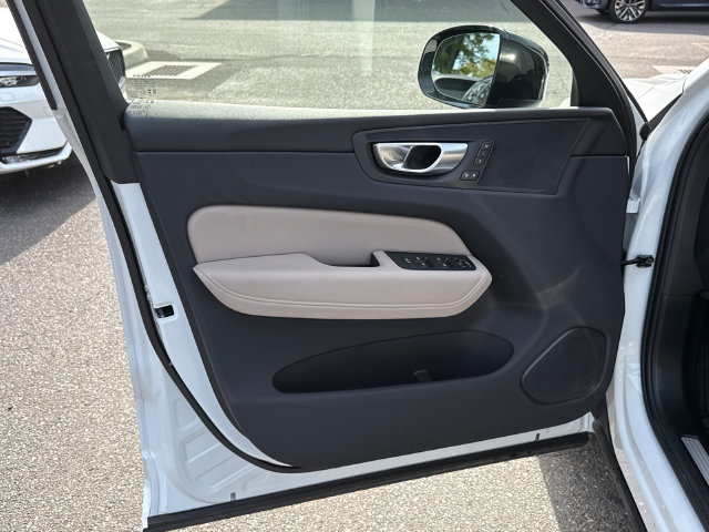 Certified 2026 Volvo XC60 B5 Plus AWD/4WD image 9