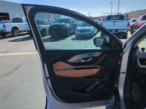 Used 2018 GMC Terrain SLT w/ Preferred Package FWD image 12