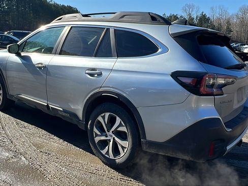 Used 2022 Subaru Outback Limited image 10