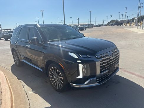 Used 2024 Hyundai Palisade Calligraphy FWD image 3
