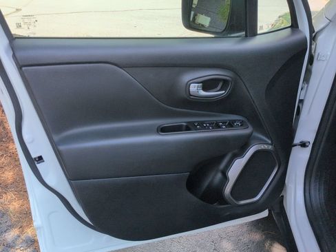 Used 2022 Jeep Renegade Sport w/ Sport Appearance Group AWD/4WD image 20