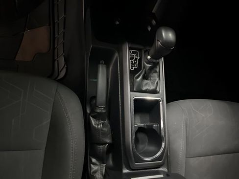 Used 2018 Toyota Tacoma TRD Off-Road image 18