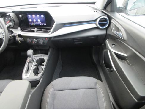 Used 2024 Chevrolet Trax LS w/ LS Convenience Package image 16