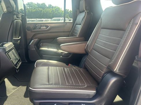 Used 2025 GMC Yukon XL Denali Ultimate AWD/4WD image 18