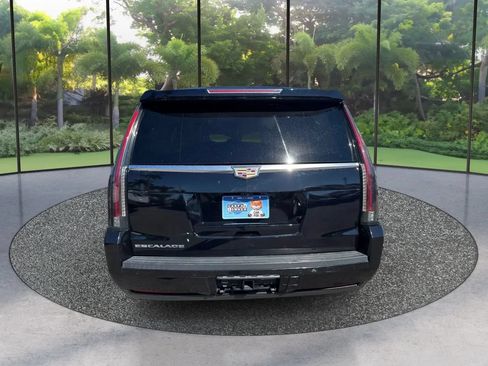 Used 2020 Cadillac Escalade Luxury AWD/4WD image 6
