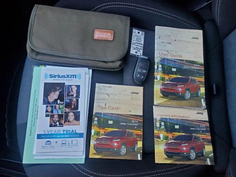 Used 2014 Jeep Cherokee Latitude w/ Comfort/Convenience Group image 21