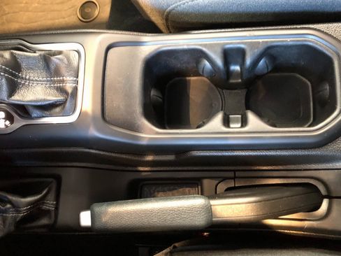 Used 2024 Jeep Wrangler Sport S image 26