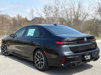 Used 2025 BMW 760i xDrive video 4
