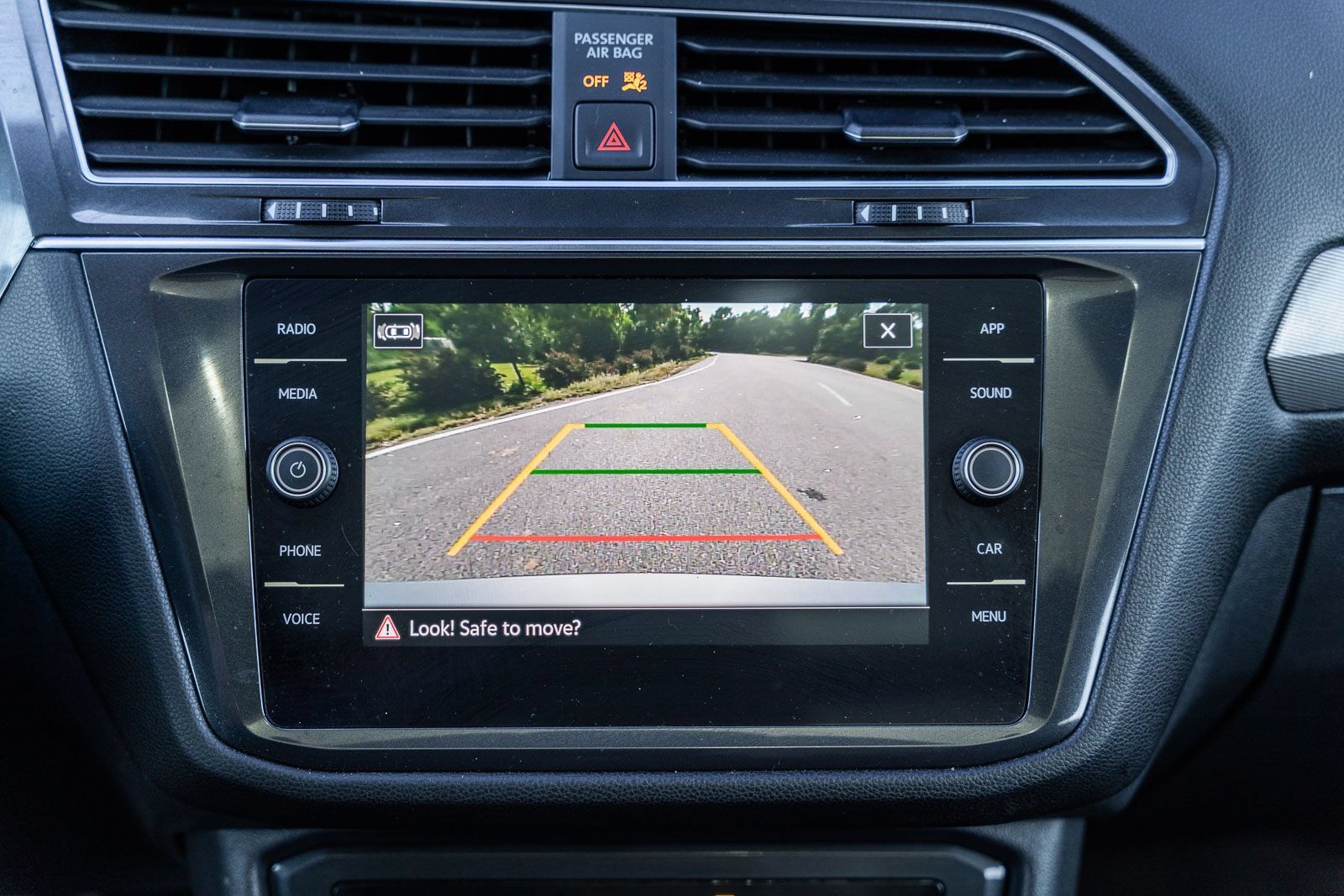 Used 2023 Volkswagen Tiguan SE w/ Panoramic Sunroof Package FWD image 32