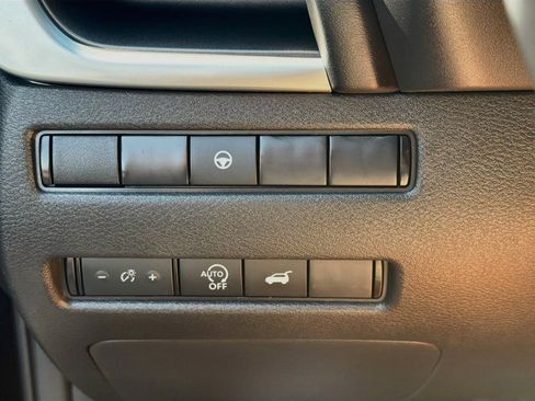 Used 2025 Nissan Rogue SV AWD/4WD image 17