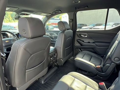 Used 2023 Chevrolet Traverse LT w/ LT Premium Package image 34