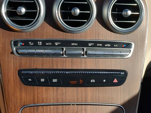 Used 2021 Mercedes-Benz GLC 300 image 25