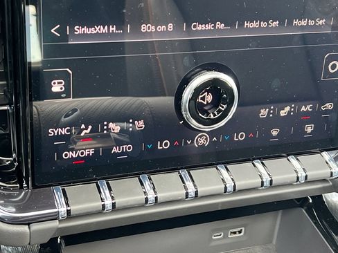 New 2026 GMC Yukon AT4 AWD/4WD image 19