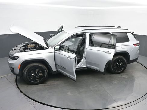 Used 2024 Jeep Grand Cherokee L Laredo image 65