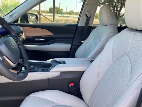 New 2026 Toyota Grand Highlander Limited image 2