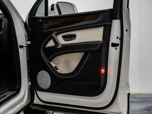 Used 2019 Bentley Bentayga image 87